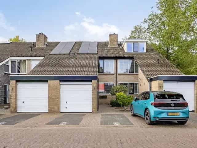 Ruime Tussenwoning Made 8 Zonnepanelen Garage 2 Park Plaatsen