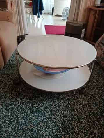 Glazen Salontafel 75cm Melkglas Op Wieltjes