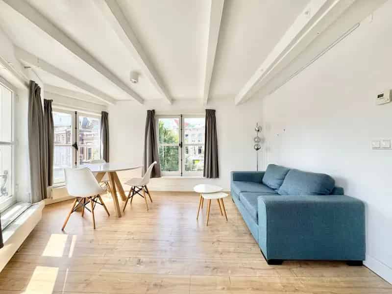 Amsterdam Grachtenpand: 2-kamerappartement met Amstel uitzicht