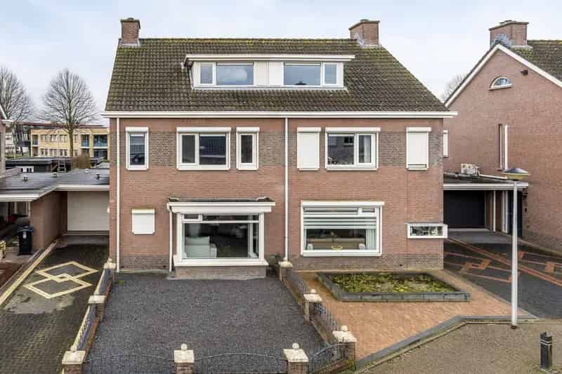Ruime 4 Slaapkamers Twee Onder Een Kapwoning Sint Willebrord