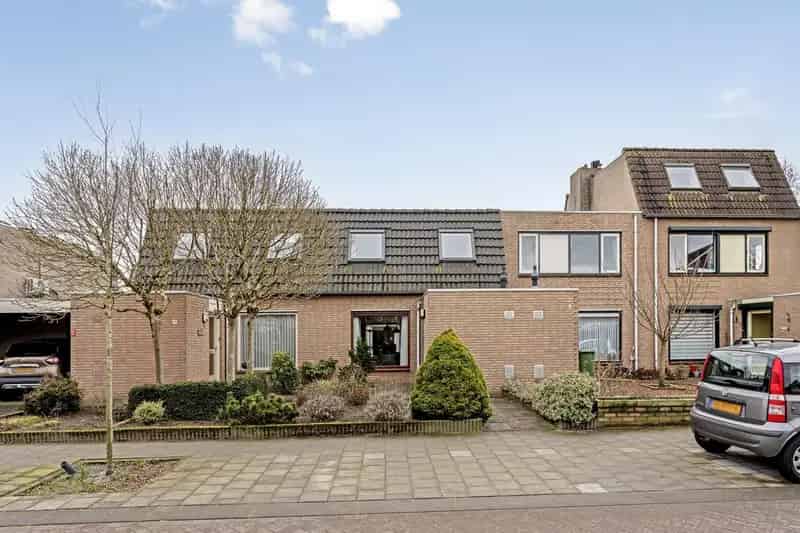Tussenwoning Sint-Oedenrode 4 slaapkamers Tuin Zonnepanelen