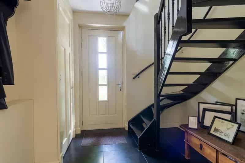 Jaren 30 woning Woudrichem: 4 slaapkamers, riante woonkamer en tuin