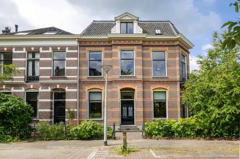 Huis te koop Zutphen: Historisch herenhuis met moderne luxe en stadstuin