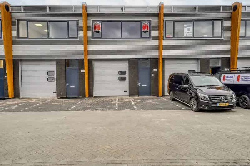 Bedrijfshal te huur Zoeterwoude 122m²