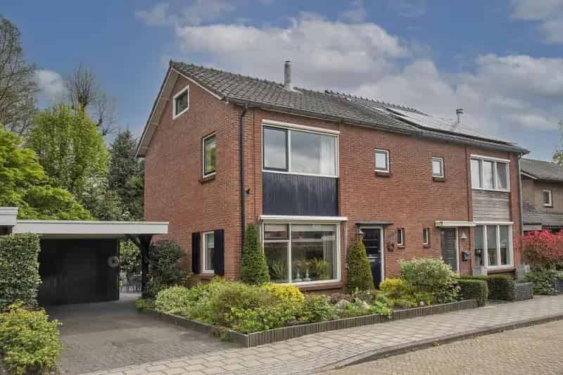 Royale Tweekapper Lonneker 3 slaapkamers Garage Tuin