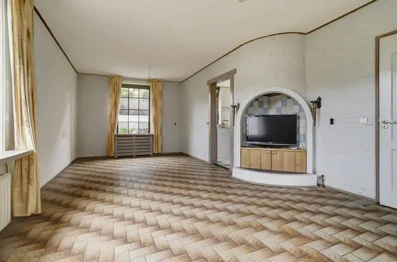 Vrijstaande woning Putte met garage, tuin en souterrain