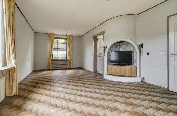 Vrijstaande woning Putte met garage, tuin en souterrain