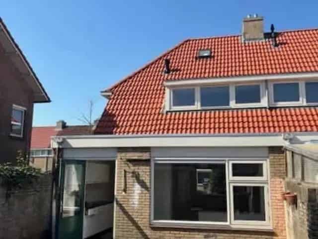 Ruime Eindwoning met 3 Slaapkamers en Zonnige Tuin