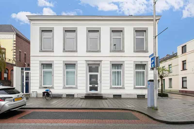 Kantoorpand Heerlen te Koop Huur 770m2 Eigen Parkeerplaats