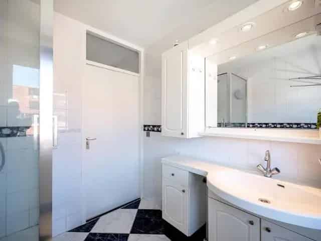 Ruime 4 Slaapkamers woning te Almere Filmwijk - 10 Zonnepanelen