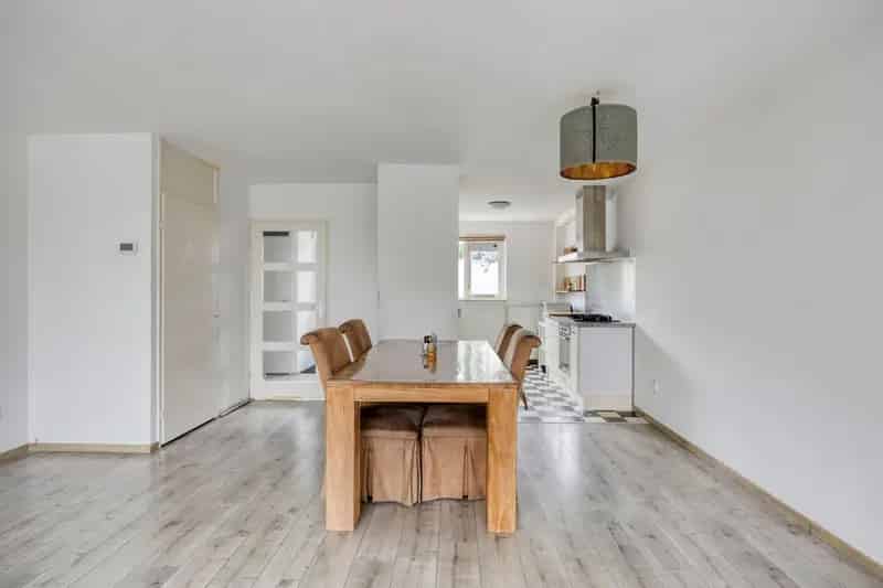 7-kamer Eengezinswoning Rokkeveen Ruime Tuin Nabij Station