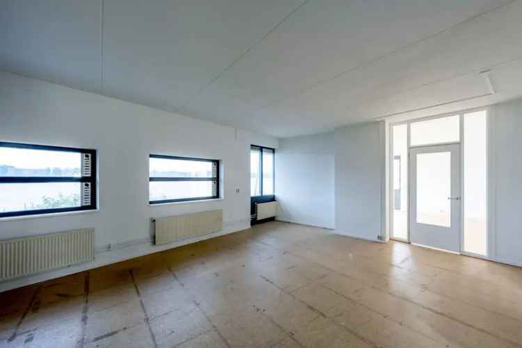 Kantoorruimte Amsterdam Noord 70m²  Uitzicht IJ