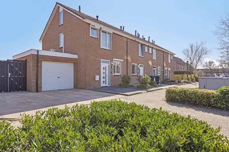 Hoekwoning Oude Tonge  Garage Zonnepanelen Luxe Afwerking