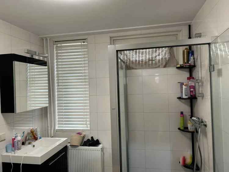 Ruime 4 Slaapkamers Familiewoning Nabij Scholen Oost