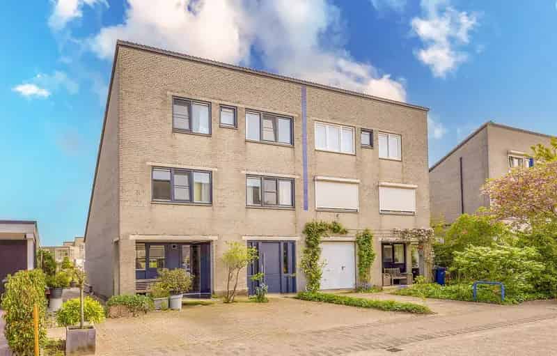 Huis te koop Almere: Ruime 4-slaapkamer tweekapper aan het water