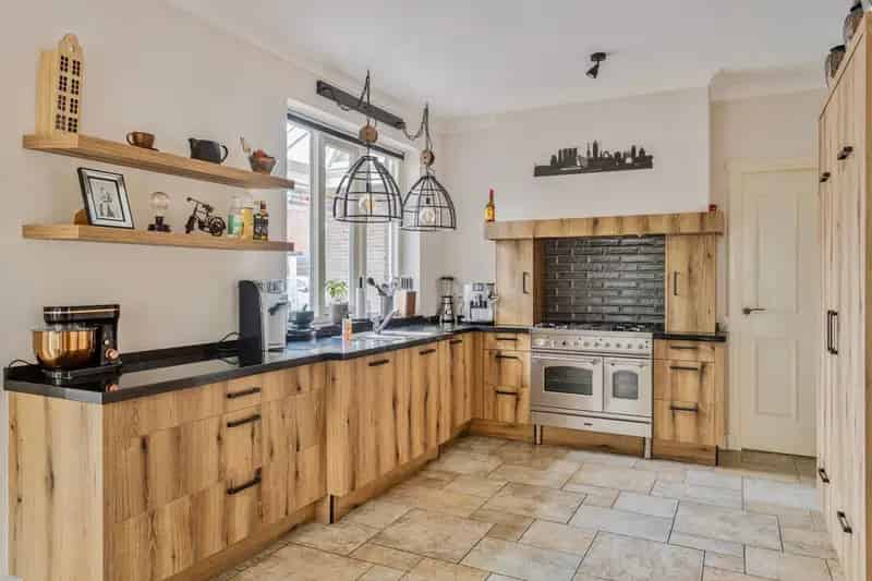 Twee woningen Oss: Stadvilla met 4 slaapkamers, dubbele garage en grote tuin