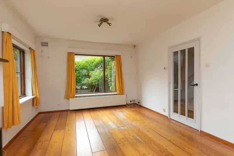 Huis te koop Hilversum: Ruim hoekhuis met garage en tuin