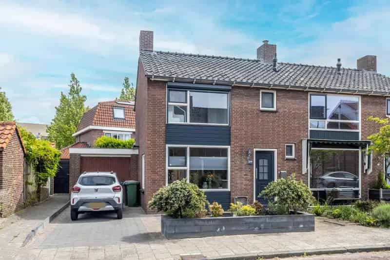 2-onder-1-kapwoning Heemskerk  Garage  Zonnepanelen