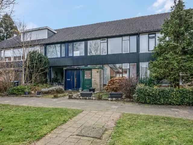 Ruime Tussenwoning Vier Slaapkamers Zonnige Tuin Tiel