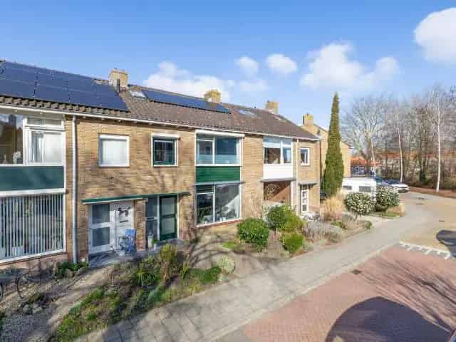 Ruime 5 Slaapkamer Woning Waddinxveen  Grote Tuin Zonnepanelen