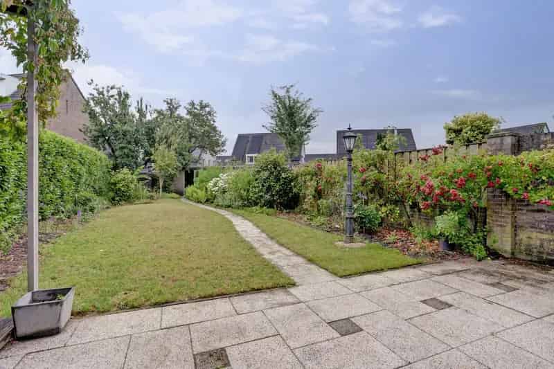 Huis te koop Hillegomlaan Tilburg 4 slaapkamers grote tuin