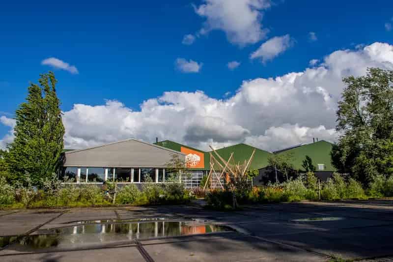 Bedrijfshal te huur Alde Leie 4500m2 Kantoren 350m2