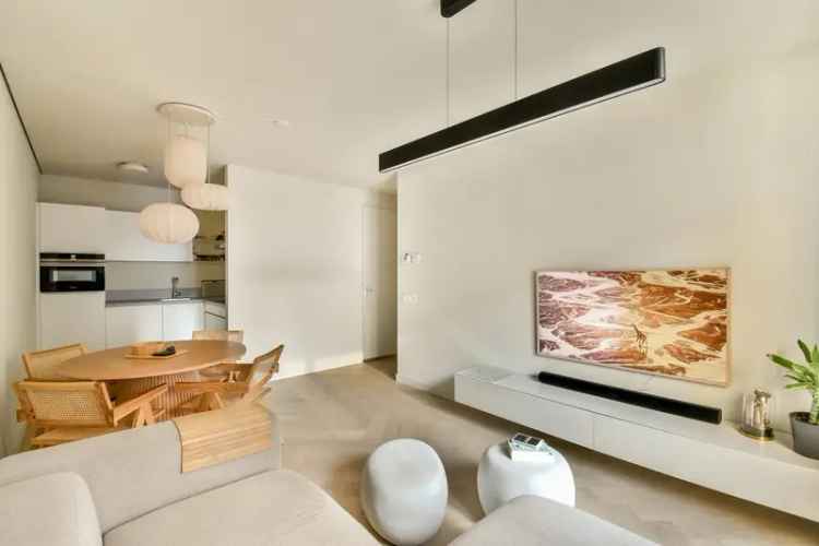 Amsterdam Nieuw-West: Licht 2-kamerappartement nabij Osdorpplein