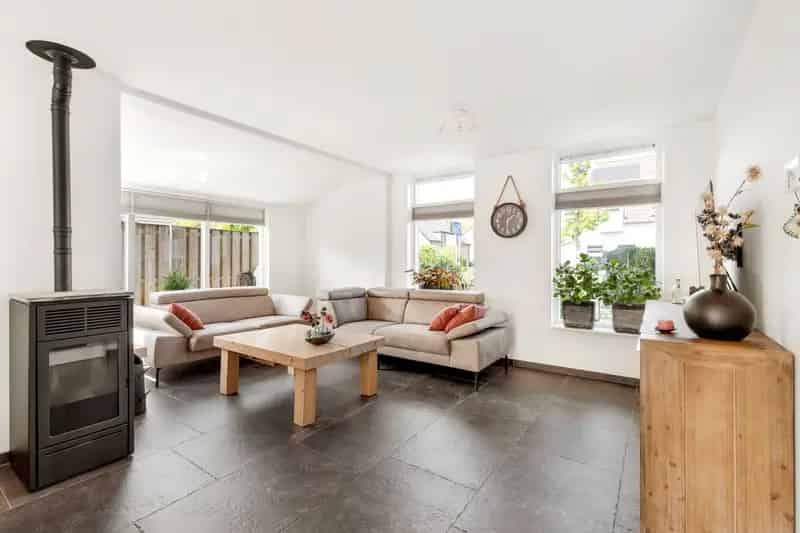 Huis te koop Nijkerk: Moderne hoekwoning met garage en 15 zonnepanelen