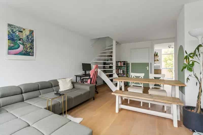 Licht 3 kamer appartement Westerpark 71m2 2 balkons