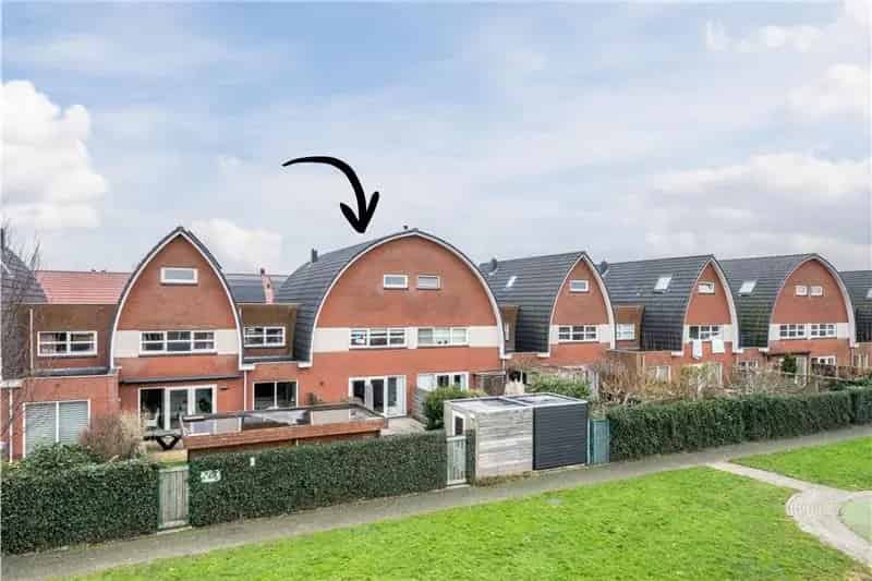 Ruime 2-onder-1-kapwoning te koop in Assendelft
