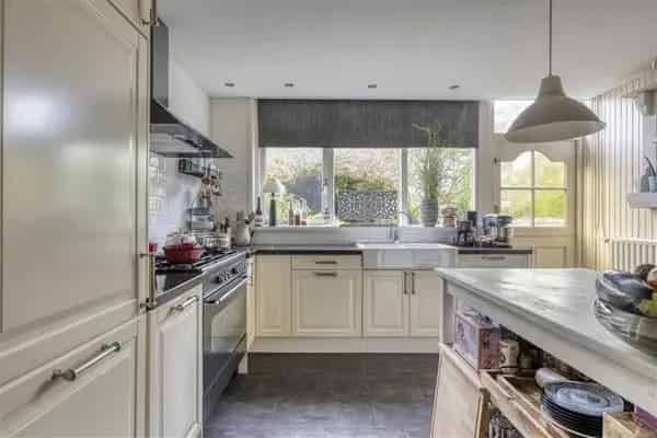 Ruime Hoekwoning Oosthuizen 4 Slaapkamers Garage Tuin 140m2