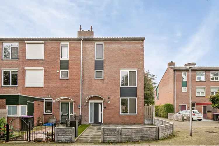 Eengezinswoning Te Koop in Spijkenisse, Zuid-Holland