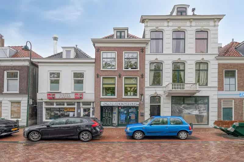 Huis te koop Westhavenplaats Vlaardingen: Bovenwoning met Winkel