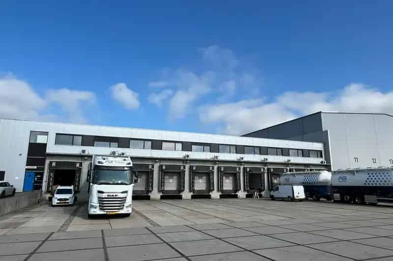 Bedrijfshal Heerenveen te huur: 2754m² en 2061m²
