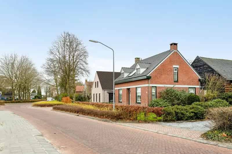 Huis te koop Made Ruime woning met loods en dierenweide