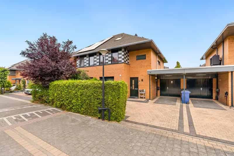 Jaren 30 woning Almere Oostvaardersbuurt 5 slaapkamers moderne keuken