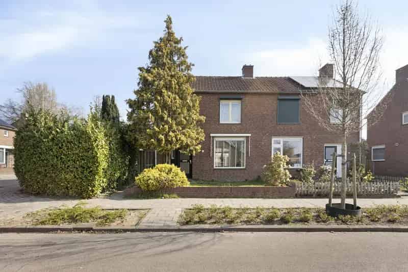 Huis Te Koop , 1, Sint Antoniusstraat, Mook, Limburg