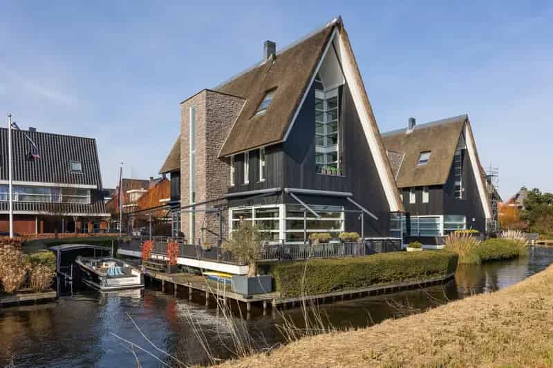 Moderne Villa aan het Water 5 slaapkamers 3 badkamers Heemstede