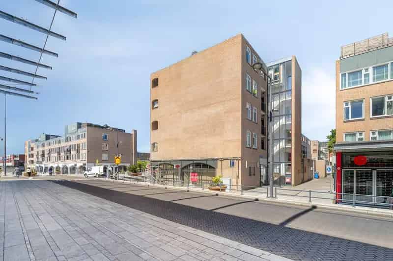 Ruim 4 Kamer Appartement Almere Centrum 3 Slaapkamers Balkon Parkeerplaats