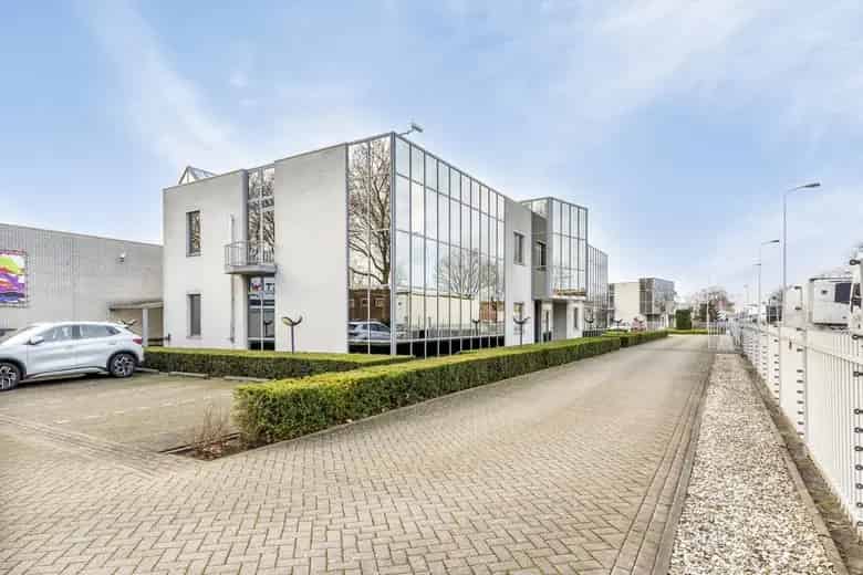 Bedrijfsruimte te huur Eindhoven 3633m2 Kantoor 400m2