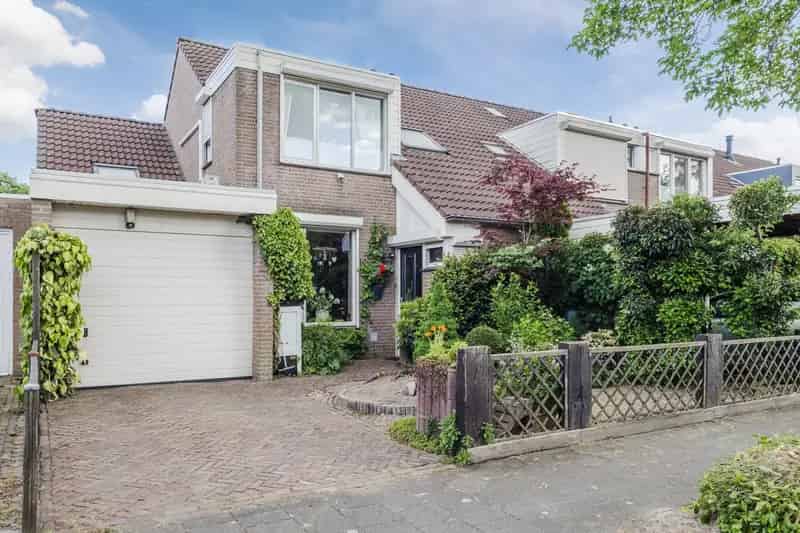Ruime Hoekwoning Oss 3-5 slaapkamers 2 badkamers