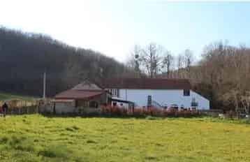 Boerderij met Gastenverblijven en 05 Hectare Land Nabij St Eloy