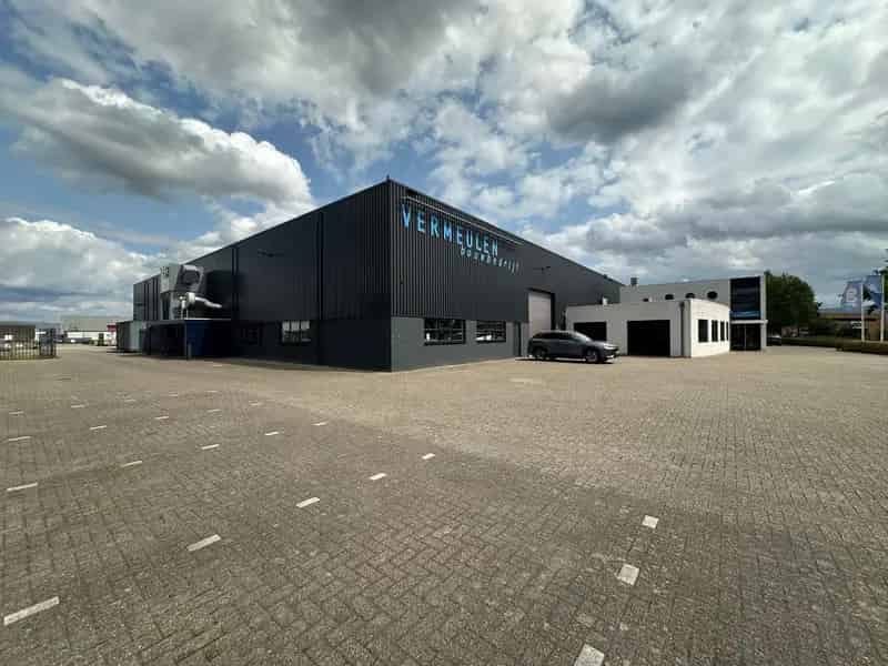 Bedrijfshal te Huur Rijen 5600m2 Magazijn Kantoren Buitenterrein