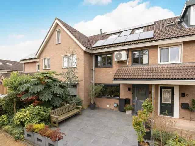 Gezinswoning te koop in 's-Gravendeel: Ruim en comfortabel