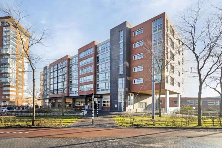 Appartement Middeldijkerplein: Luxe Wonen met Eigen Parkeerplaats