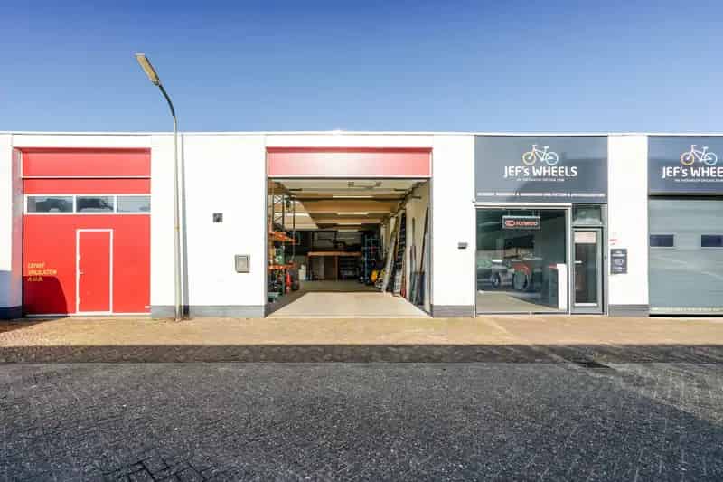 Bedrijfshal te huur Wassenaar 200m² Entresol Kantoor