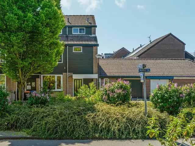 Hoekwoning te koop Lelystad 4 slaapkamers 2 badkamers