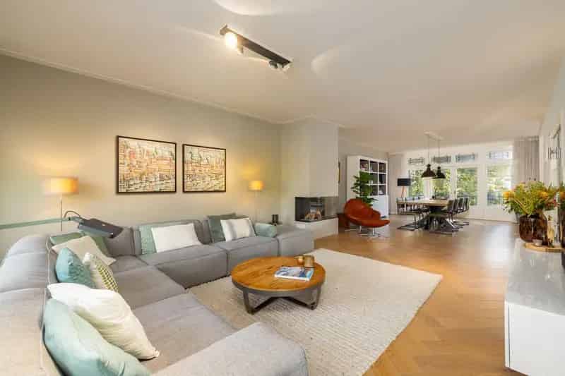 Amsterdam Oud-Zuid: Ruime Bovenwoning met 2 Dakterrassen