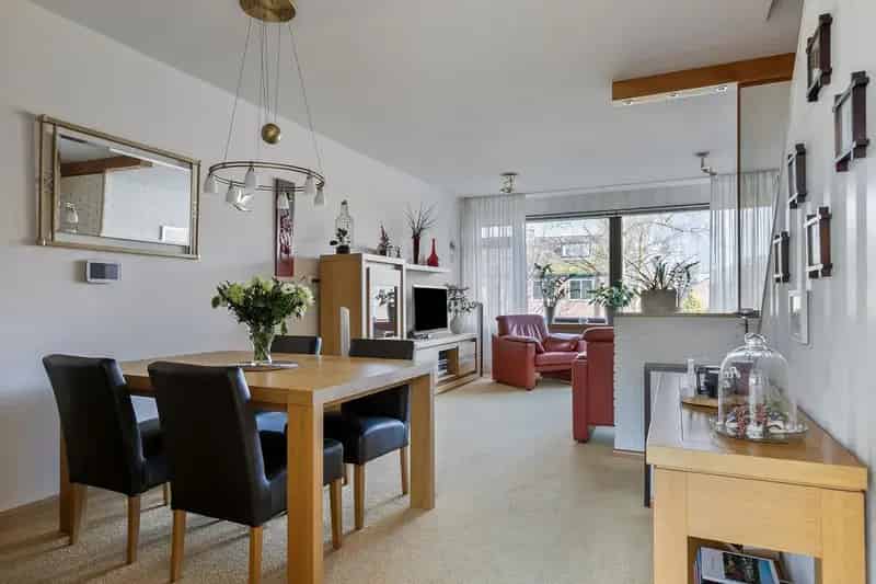 Ruime Tussenwoning Rotterdam Ommoord 120m2 Eigen Grond Garage