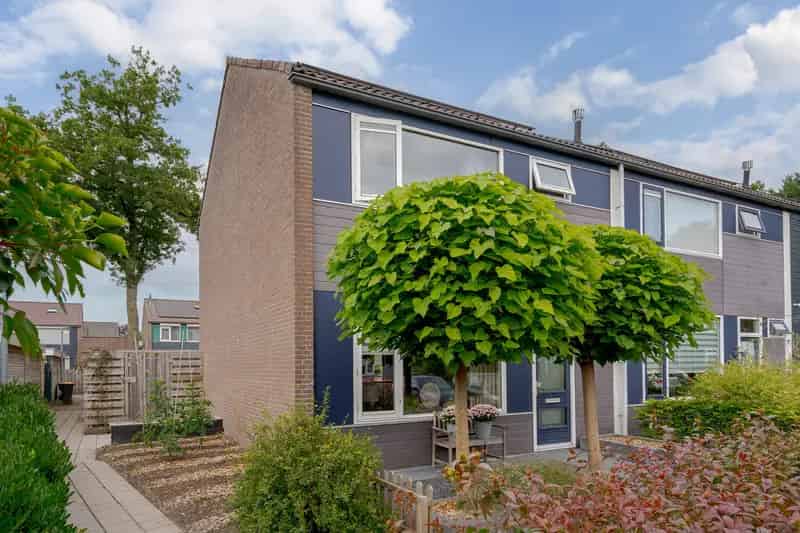 Hoekwoning Westerbork 3 slaapkamers moderne badkamer tuin zonnepanelen
